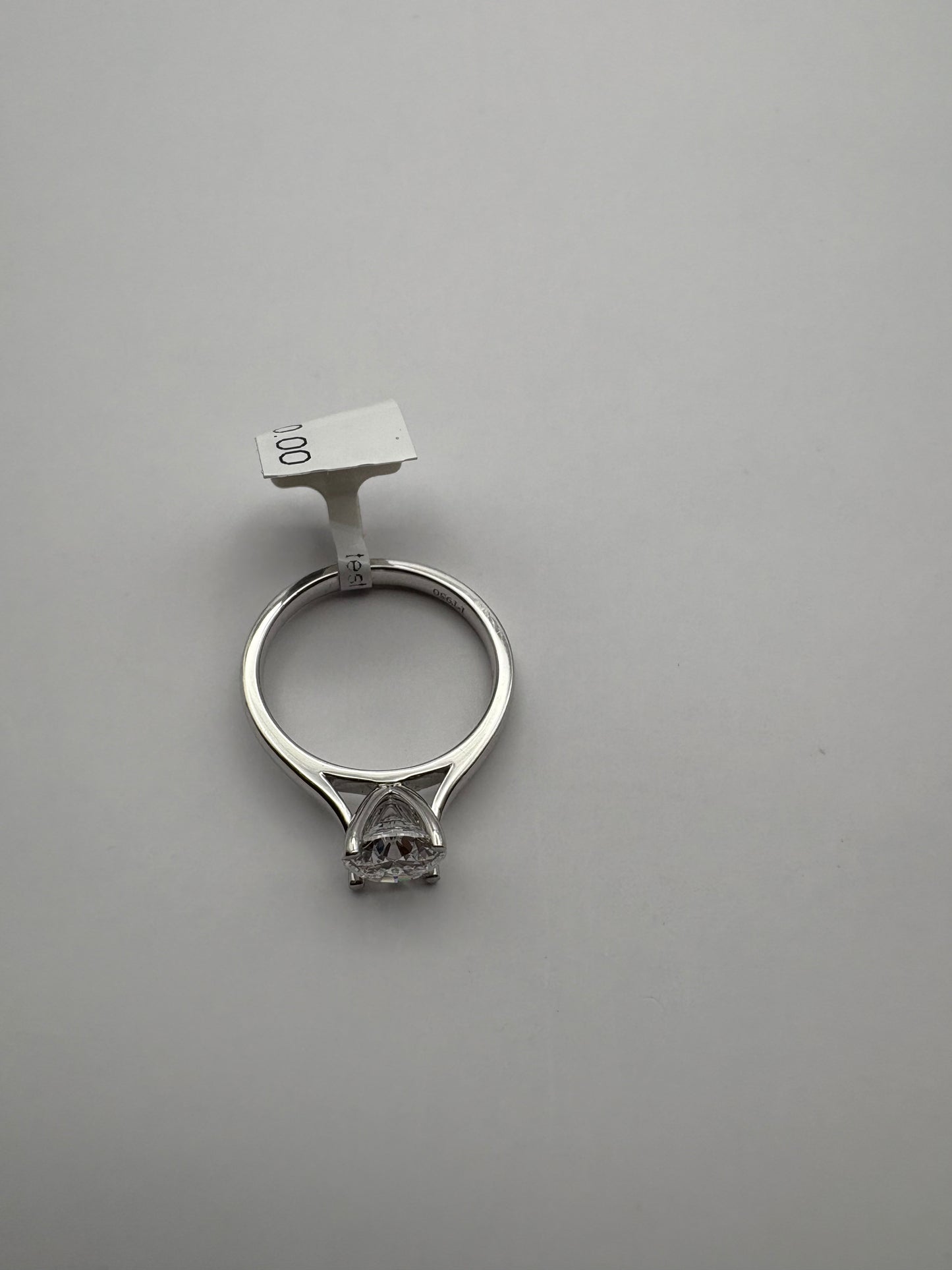 1.3ct Briliant cut Lab Grown Diamond Ring